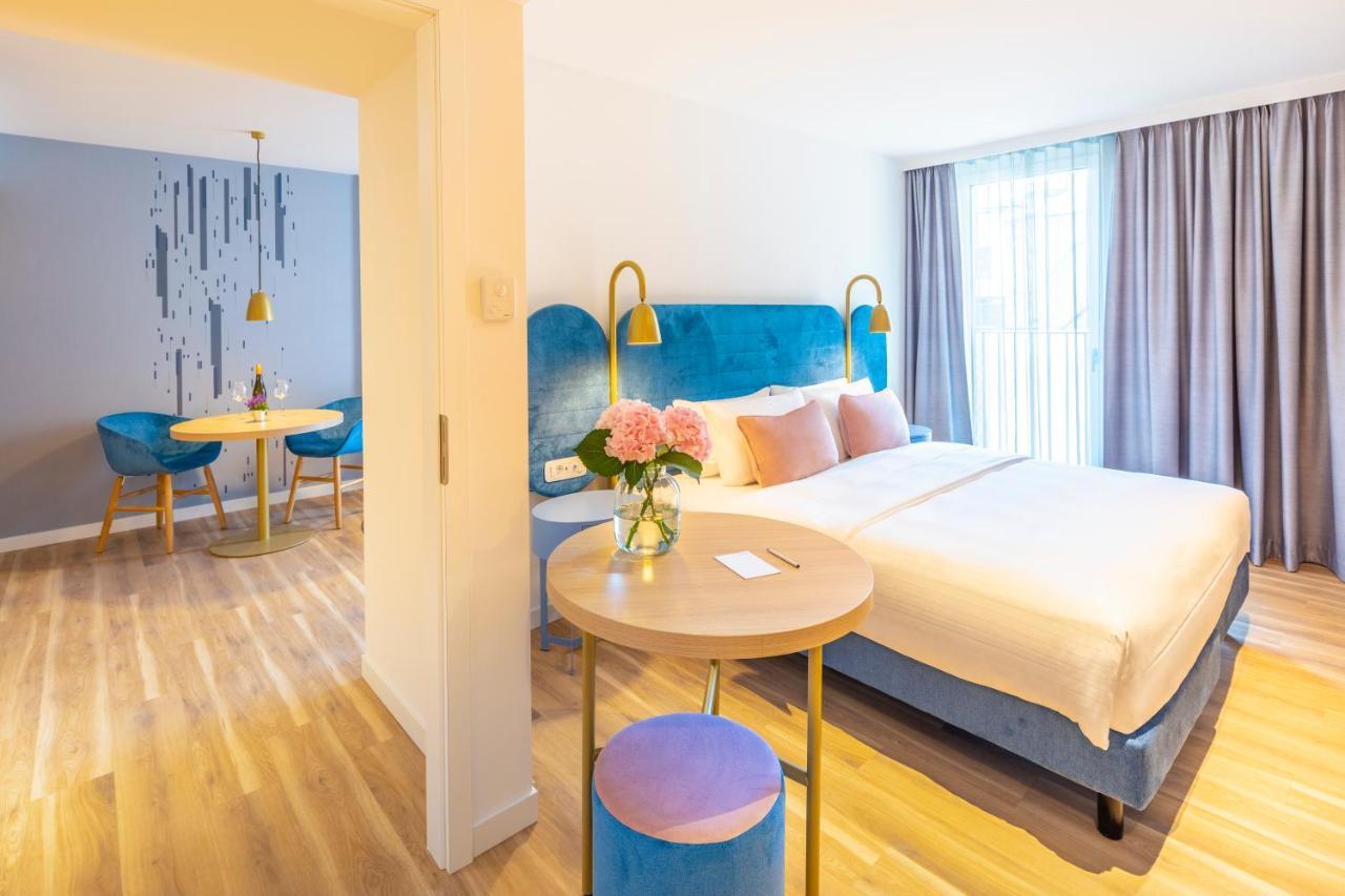 One-Bedroom Deluxe Apartment